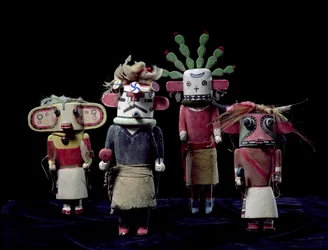 Vier Katchina-Puppen