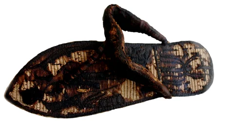 Tutanchamuns Sandale, verziert mit gefesselten Gefangenen und Sema-Tawy-Symbolen, 14. Jh. v. Chr.