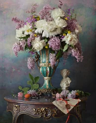 Elegantes Blumenstillleben
