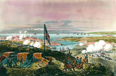 Krimkrieg (1853-1856) zwischen Russland und dem Osmanischen Reich: Die mit den Türken verbündeten Franzosen und Briten belagerten vom 17. Oktober 1854 bis zum 8. September 1855 den russischen Hafen Sewastopol. Ansicht von der englischen Front. Stich aus