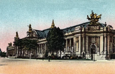 Paris: Außenansicht des Grand Palais, eröffnet 1900. Fotografie von 1920 im „Artistic Album“ der Stadt Paris. Private Sammlung.