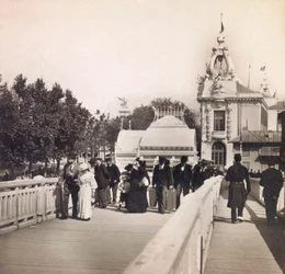 Weltausstellung 1900 - Exposition Universelle de 1900 in Paris: Passerelle des Invalides. Private Sammlung