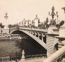 Weltausstellung von 1900 - Exposition Universelle de 1900 in Paris: Die Brücke Alexandre III - Private Sammlung