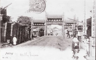 Ansicht eines Tors der Stadt Peking, China Fotografie von 1906 - Private Sammlung