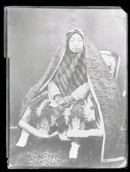 Studio-Porträt: Nasir Al-Din Shahs Mutter, Mahd-i Awliya