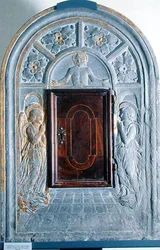 Christus in Majestät über dem Tor zum Himmel, flankiert von zwei Engeln, ca. 1470-80