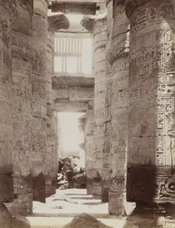 Hypostylhalle im Tempel von Karnak, Blick auf die Hypostylhalle