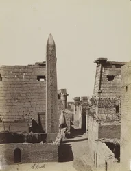 Obelisk und Pylon von Ramses