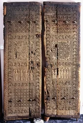 Ein Paar geschnitzte armenische Walnussholztüren, die Christus mit sechs Aposteln und Heiligen darstellen