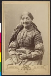 Alte Frau in Tracht - Oberösterreich