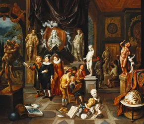 Ein elegantes Paar besucht eine Skulpturengalerie, mit einem Künstler beim Skizzieren und einem Bildhauer bei der Arbeit
