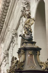 Kanzel, auch Kanzel der Wahrheit genannt, Detail: St. Michael und der Drache, 1749 (vergoldet, Holz und Intarsien)