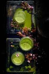 Frühlings-Matcha-Blüten