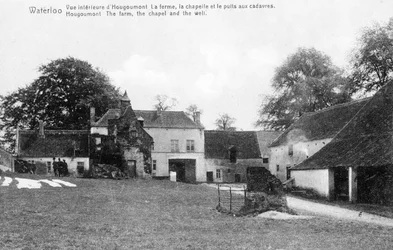 Bauernhof Hougoumont, ein wichtiger strategischer Ort für Wellington während der Schlacht von Waterloo, Gedenkpostkarte, ca. 1912 (Fotolitho)