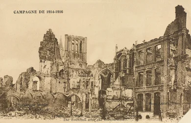 Hotel de Ville nach dem Bombardement, Ypern, 1915