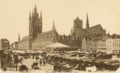 Der Große Platz am Markttag, Ypern, Belgien