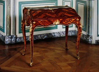 Louis XV Sekretär mit den Buchstaben B.V.R.B. gestempelt