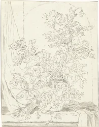 Vase mit Blumen vor einer Nische