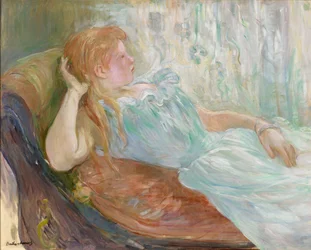 Junge Frau auf einem Sofa