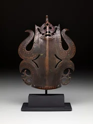 Kriegerkopfschmuck: Frontalfigur