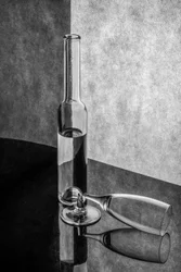 Schwarz-weißes Glasstillleben