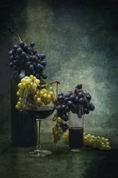 Reiche Trauben und Wein
