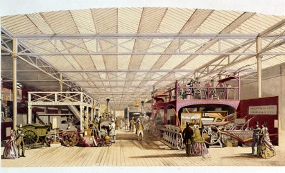 Industrielle Revolution: Innenansicht des Pavillons für landwirtschaftliche Maschinen im Crystal Palace, erbaut von Joseph Paxton für die Weltausstellung 1851 in London (Hyde Park) 19. Jahrhundert