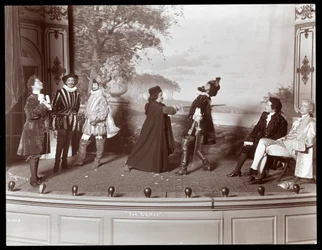 Eine Szene aus einer Amateuraufführung eines Stücks mit dem Titel 