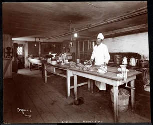 Koch in der Küche des Janer