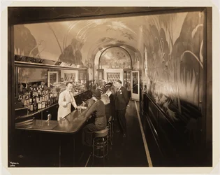 Hotel Woodward, Innenansicht, die Bar, mit Menschen, 1937