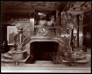 Haupttreppe in der Lobby des Hotel Imperial, 1904