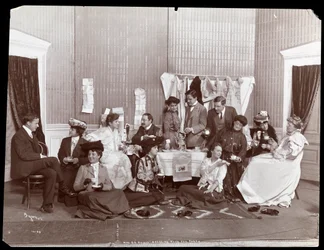 Mrs. G.G. Haines, Teegesellschaft im Ankleidezimmer, 1902