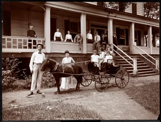 Die Familie Janer, Mitarbeiter und Gäste im Janer