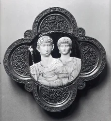 Kamee, die Kaiser Honorius (395-423) und seine Frau Maria darstellt