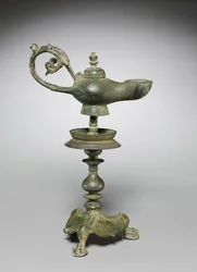 Lampe und Ständer, 400er Jahre