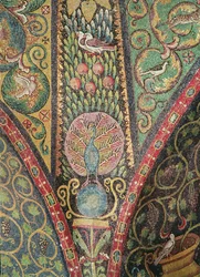 Detail aus dem Gewölbe mit Vögeln und einem Pfau