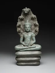 Buddha Muchalinda, spätes 12. bis frühes 13. Jahrhundert