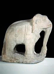 Elefantenstatue, Bayon-Stil, aus Preah Khan, spätes 12. - frühes 13. Jahrhundert