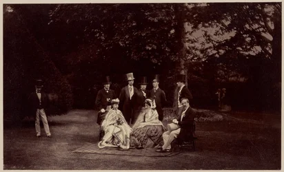 Gruppe Ihrer Königlichen Hoheiten Prinzessin Clementine de Saxe Cobourg Gotha, ihre Söhne und Tochter, der Herzog d