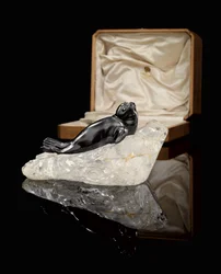 Ein Obsidianmodell einer Robbe, ca. 1900