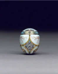 Seltene juwelenbesetzte zweifarbige Eierbonbonniere, 1896-1908