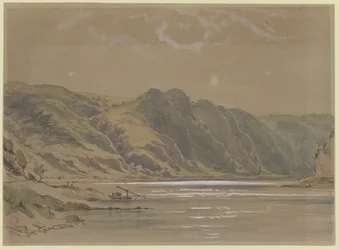 Rheinansicht mit hohen bewaldeten Ufern