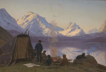 Eine grönländische Siedlung an einem Fjord. Sommer