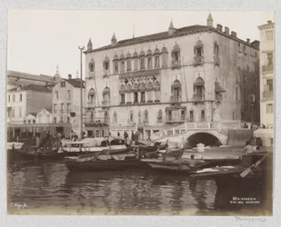 Hotel Royal Danieli im Palazzo Dandolo und Boote an der Riva degli Schiavoni in Venedig