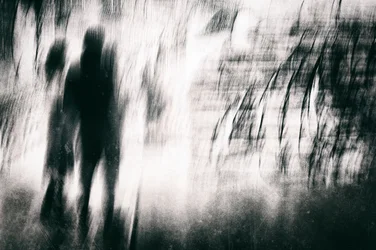 Unheimliche verschwommene Silhouetten