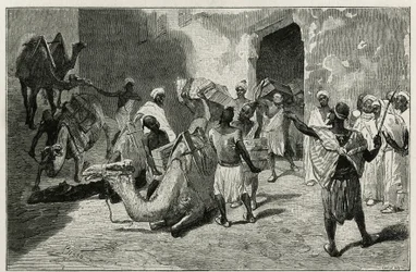 Das Beladen der Kamele aus der Karawane des Autors der Geschichte, Atanger, Gravur von Biseo, zur Illustration der Geschichte „Le Maroc“ von Edmondo de Amicis, 1875, veröffentlicht in „Le tour du monde“, unter der Leitung von Edouard Charton
