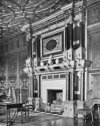 Ein Kamin im Langen Saal