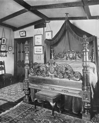 Schnitzbett im Grünen Zimmer
