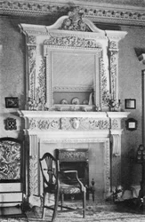 Der Kamin im Salon