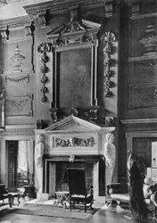 Der Kamin in der Halle